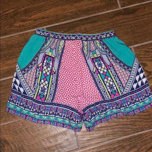 Colorful pattern shorts - Picture 2 of 3